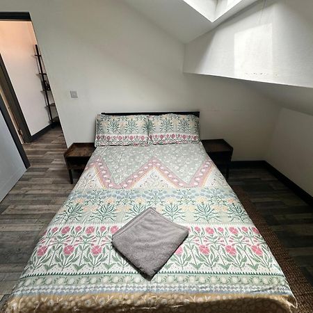 Town Center Willow Apartment - Sleeps Up To 10 - Dogs Welcome - 2 Minutes From Train Station Blackpool Exterior foto