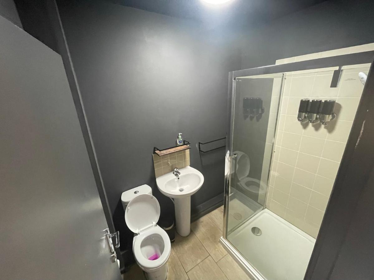 Town Center Willow Apartment - Sleeps Up To 10 - Dogs Welcome - 2 Minutes From Train Station Blackpool Exterior foto