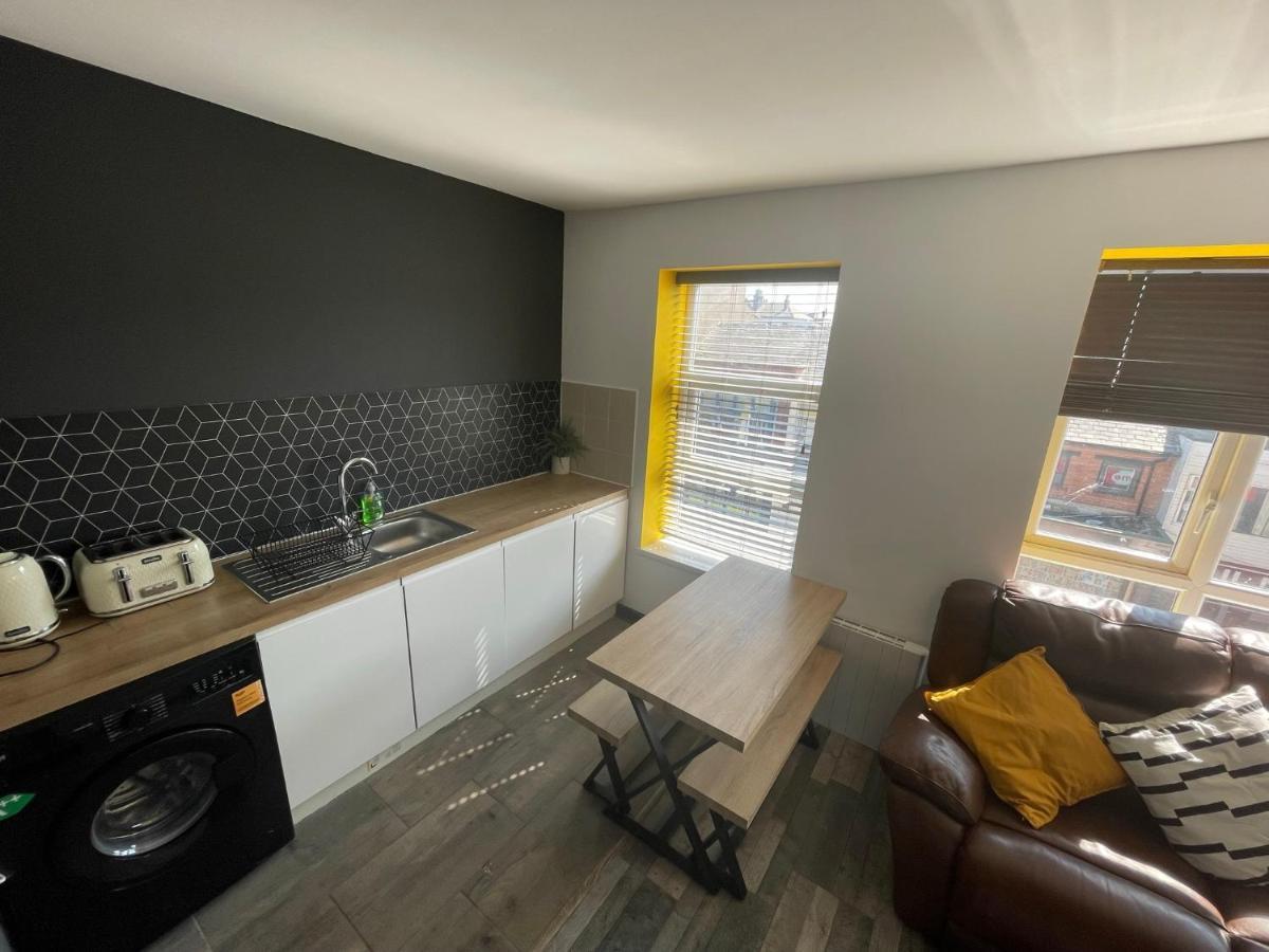Town Center Willow Apartment - Sleeps Up To 10 - Dogs Welcome - 2 Minutes From Train Station Blackpool Exterior foto
