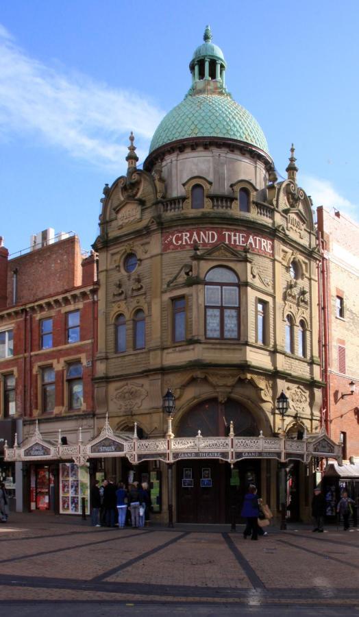 Town Center Willow Apartment - Sleeps Up To 10 - Dogs Welcome - 2 Minutes From Train Station Blackpool Exterior foto
