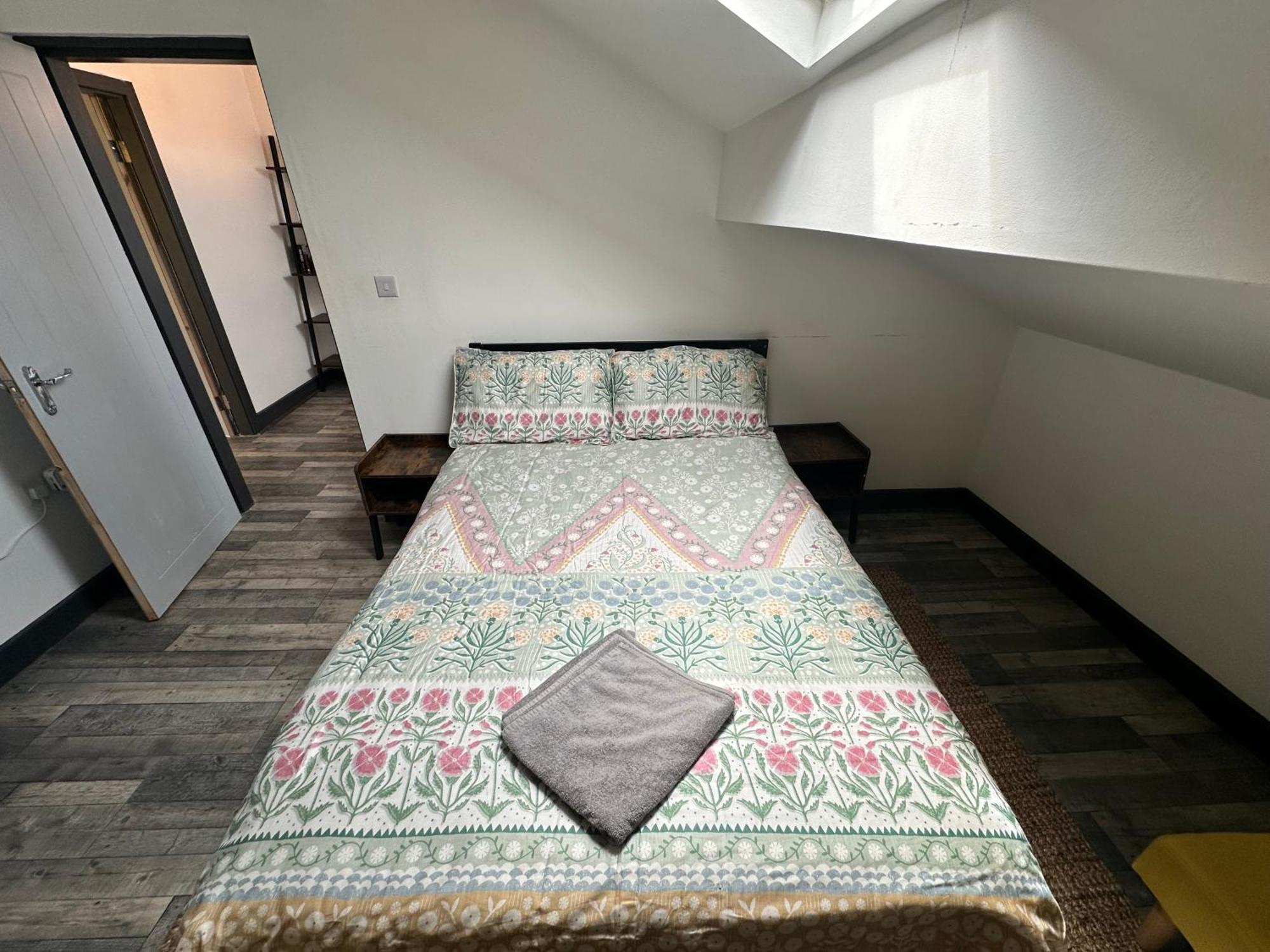 Town Center Willow Apartment - Sleeps Up To 10 - Dogs Welcome - 2 Minutes From Train Station Blackpool Exterior foto
