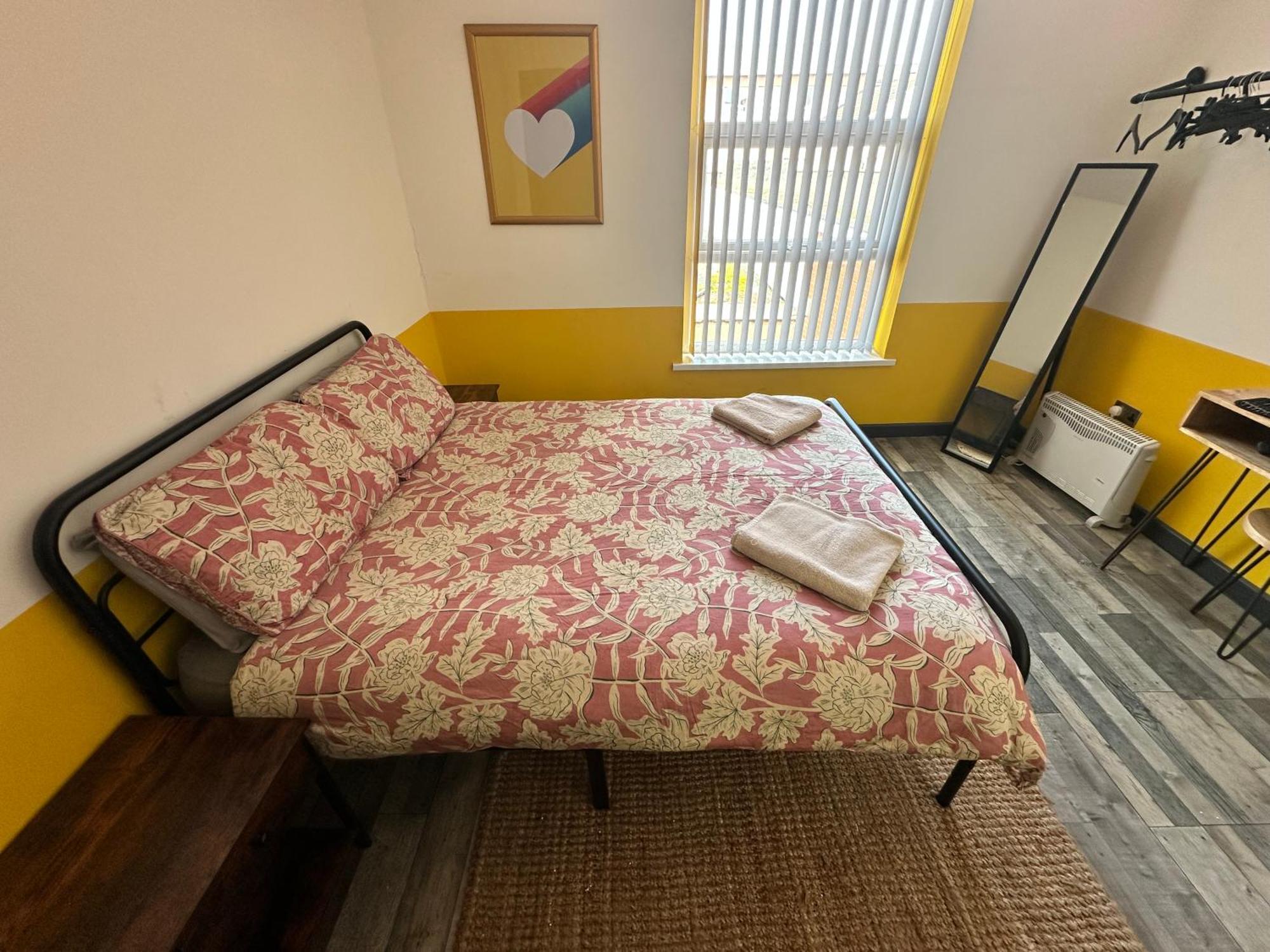 Town Center Willow Apartment - Sleeps Up To 10 - Dogs Welcome - 2 Minutes From Train Station Blackpool Exterior foto